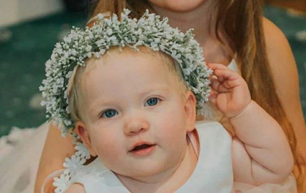 Flower girl's Gypsophila Flower Headband, designed for a comfortable, flexible fit - Image 9