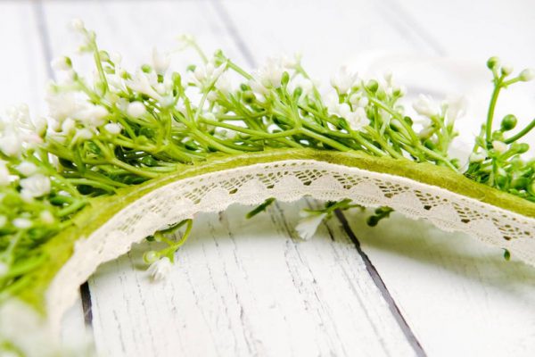 Flower girl's Gypsophila Flower Headband, designed for a comfortable, flexible fit - Image 3