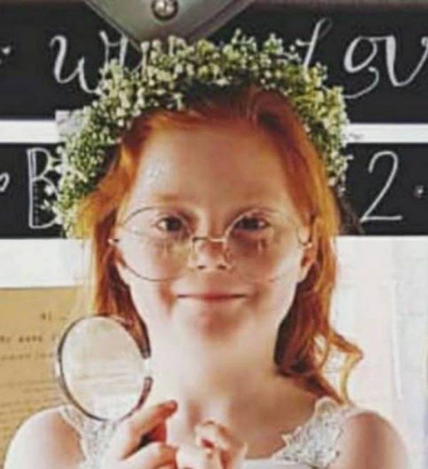 Flower girl's Gypsophila Flower Headband, designed for a comfortable, flexible fit - Image 10