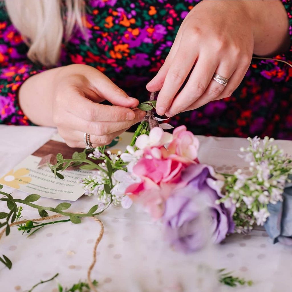 How do you make a flower crown? making a flower crown