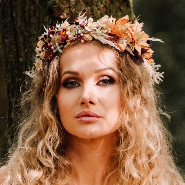 Dried autumnal flower crown with nigella flowers - Image 5