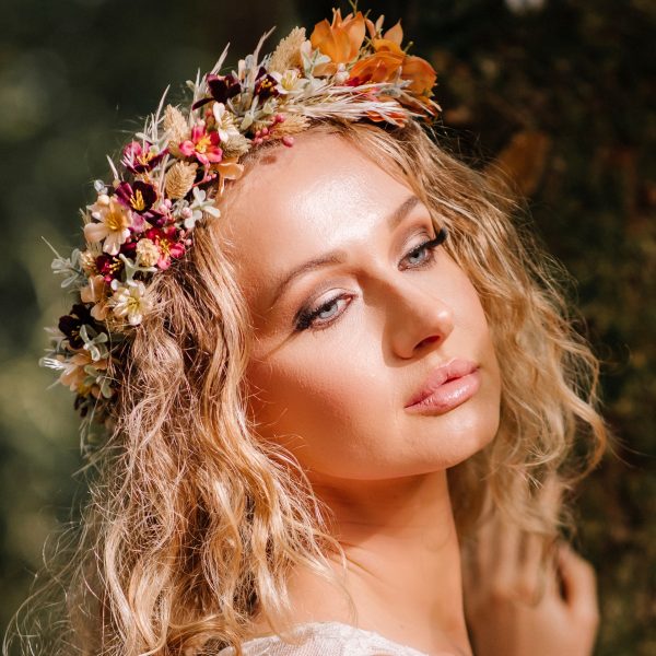 Dried autumnal flower crown with nigella flowers