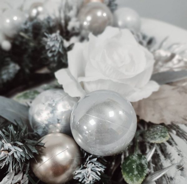 Christmas Wreath, Flocked, White Flowers - Image 4