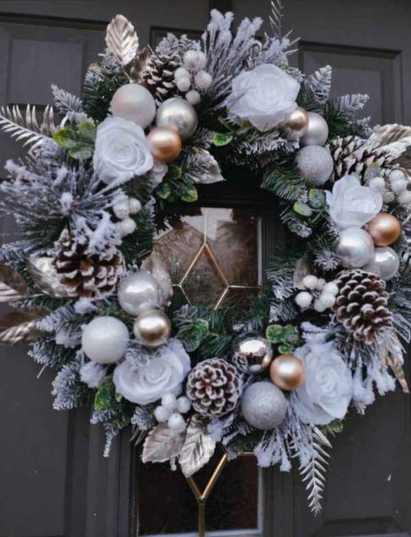 Christmas Wreath, Flocked, White Flowers