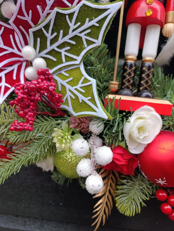 Nutcracker Christmas Wreath - 50 cm Traditional Style with Whimsical Decoration - Image 5