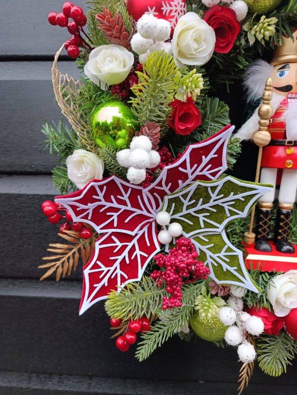 Nutcracker Christmas Wreath - 50 cm Traditional Style with Whimsical Decoration - Image 9