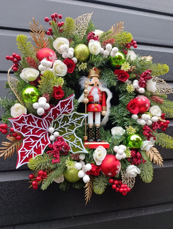 Nutcracker Christmas Wreath - 50 cm Traditional Style with Whimsical Decoration - Image 12