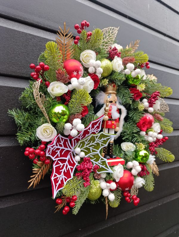 Nutcracker Christmas Wreath - 50 cm Traditional Style with Whimsical Decoration - Image 8