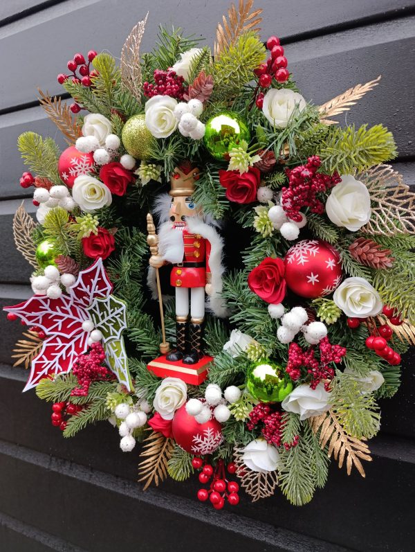 Nutcracker Christmas Wreath - 50 cm Traditional Style with Whimsical Decoration - Image 10