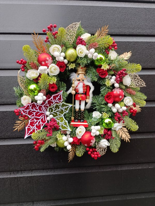 Nutcracker Christmas Wreath - 50 cm Traditional Style with Whimsical Decoration - Image 7