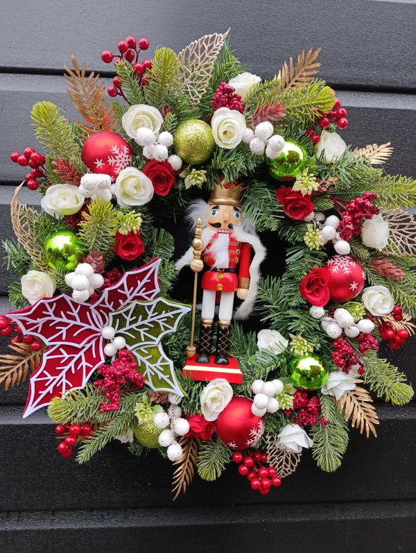 Nutcracker Christmas Wreath - 50 cm Traditional Style with Whimsical Decoration - Image 11