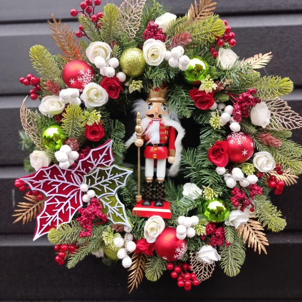Nutcracker Christmas Wreath - 50 cm Traditional Style with Whimsical Decoration