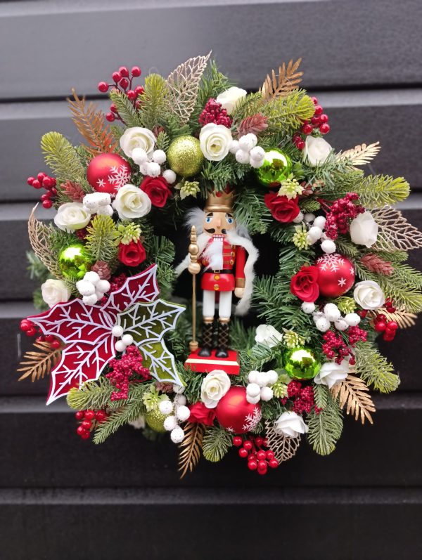 Nutcracker Christmas Wreath - 50 cm Traditional Style with Whimsical Decoration