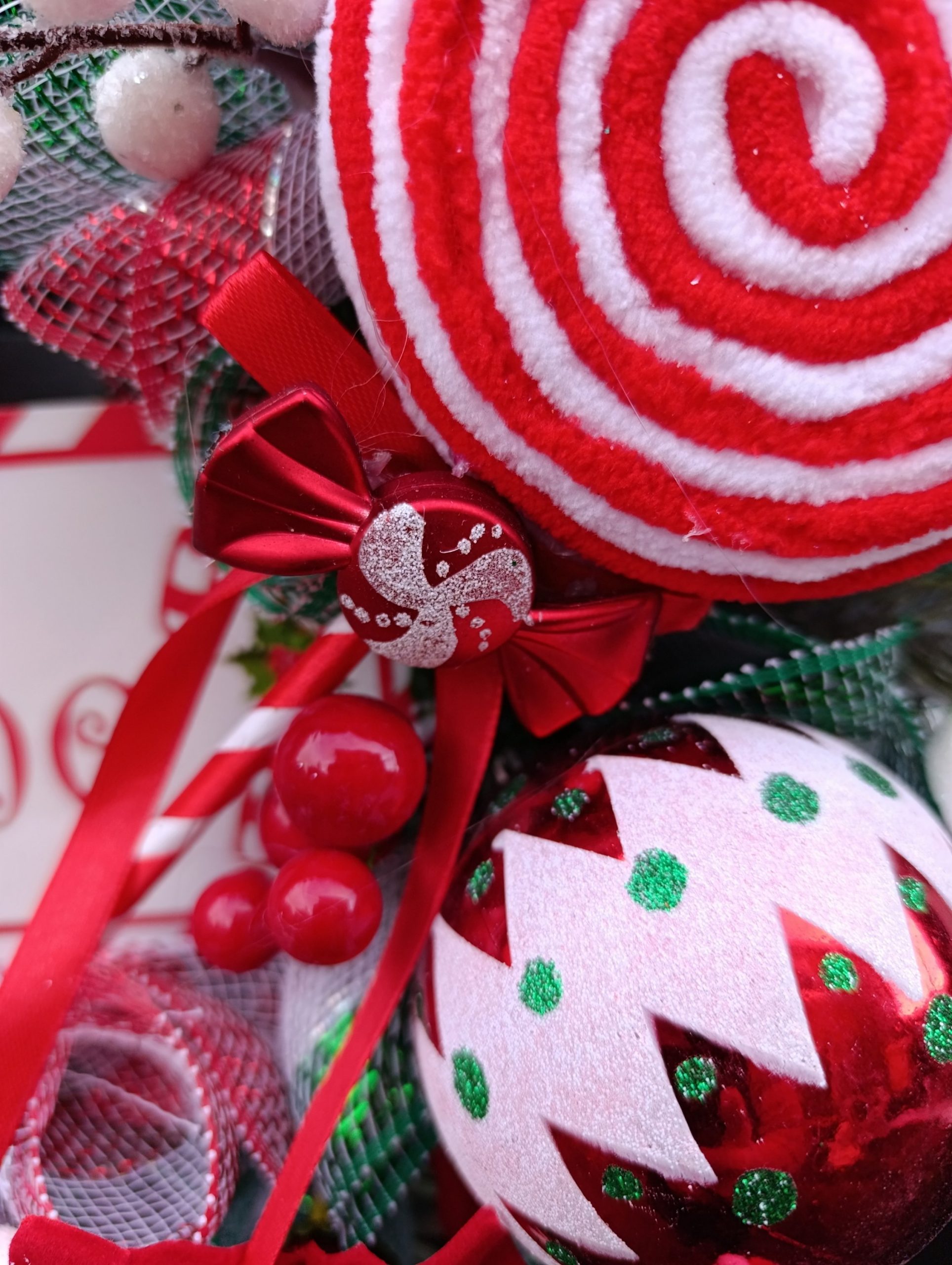 Candy Cane Lane Christmas Wreath - Handmade 65cm Deluxe Door Decor Candy Cane Lane Christmas Wreath - Handmade 65cm Deluxe Door Decor - Image 2