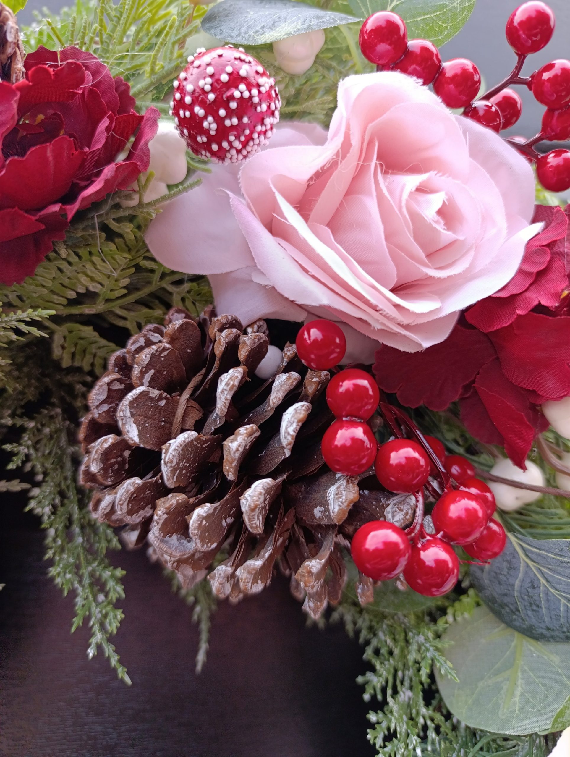 Pink & Burgundy Rose Wreath - Winter Door Wreath With Realistic Greenery Pink & Burgundy Rose Wreath - Winter Door Wreath With Realistic Greenery - Image 9
